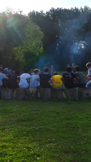 Summer evenings are made for campfires! 
you and your friends playing games, singing and laughing together and when the light fades it is time to stoke the fire up and roast some marshmallows. Bliss.
#campfire #eveningactivities #schoolresidentials