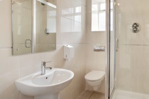 Bathrooms at Lockerbie Manor