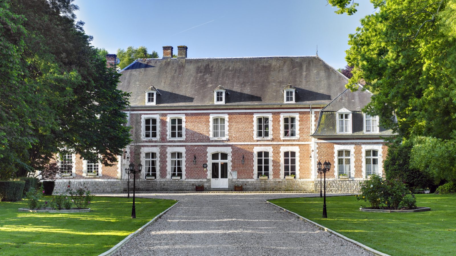 Chateau-Entrance adjust (1)