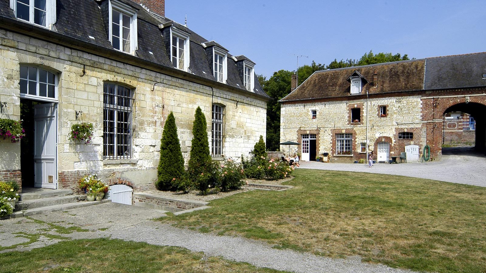 chateauwarsy_overview7